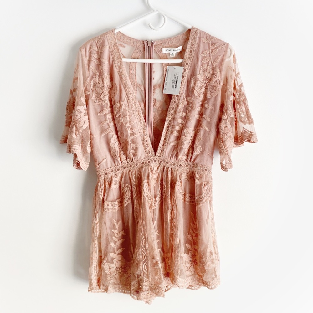 NWT Honey Punch Blush Lace Lined Romper size M
